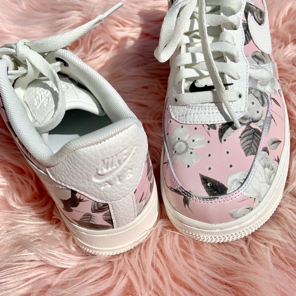 New Nike Women’s Air Force 1 Sneakers - Picture 8 of 8